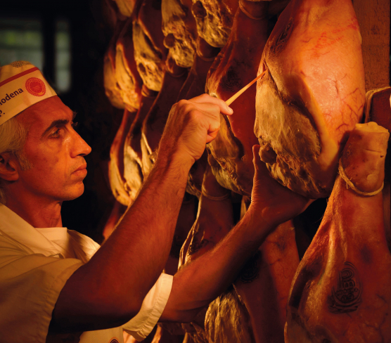 L’osso di cavallo: il segreto per capire se un prosciutto è perfetto